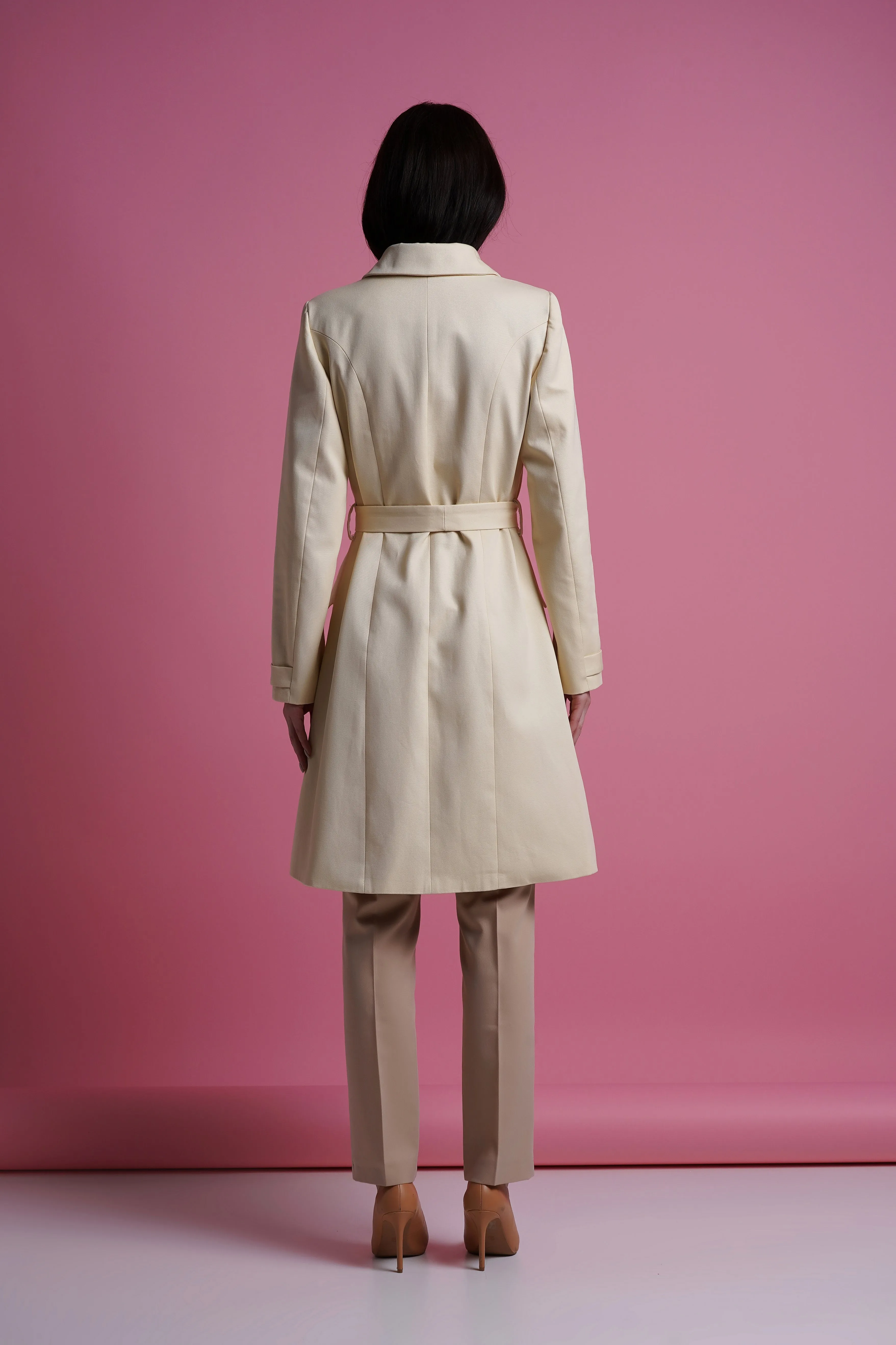 Creamy single breasted trench coat