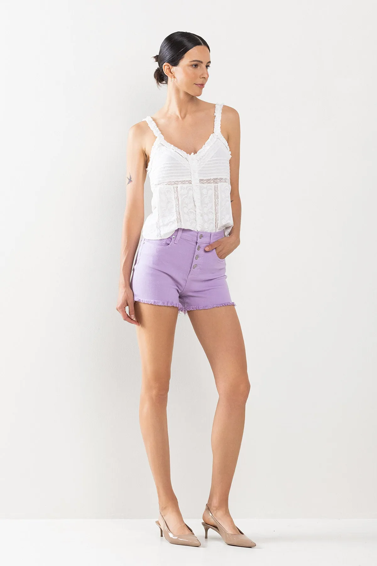 HIGH RISE 90'S SHORTS WITH FRAY HEM AND BUTTON DETAIL IN LILAC/ SP-S7471LI