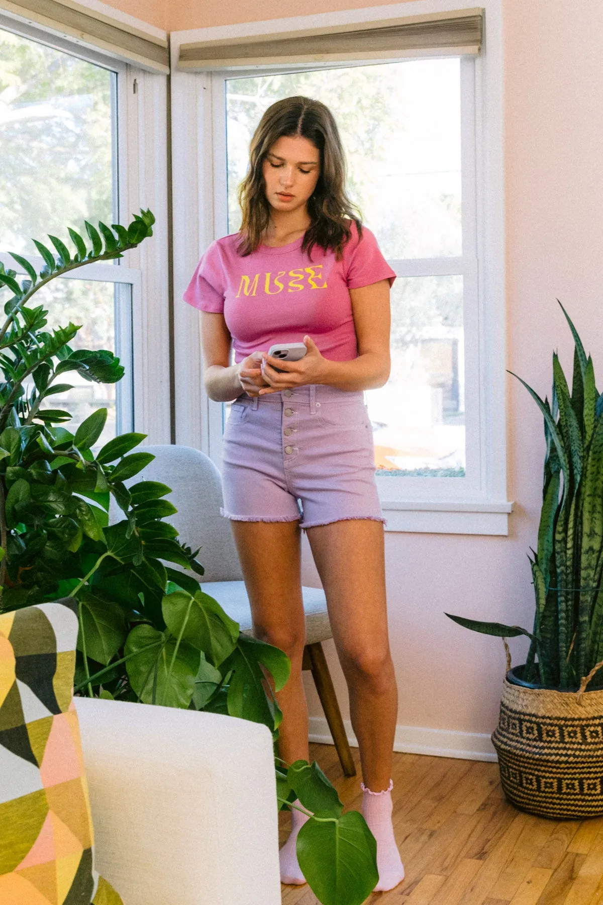 HIGH RISE 90'S SHORTS WITH FRAY HEM AND BUTTON DETAIL IN LILAC/ SP-S7471LI