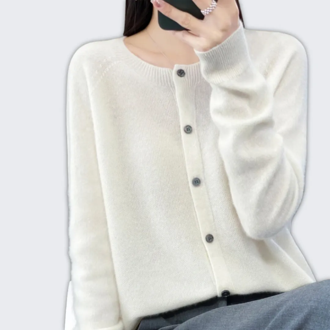 Luxurious Soft Wool Cardigan | Silke - Warmth & Style Combined