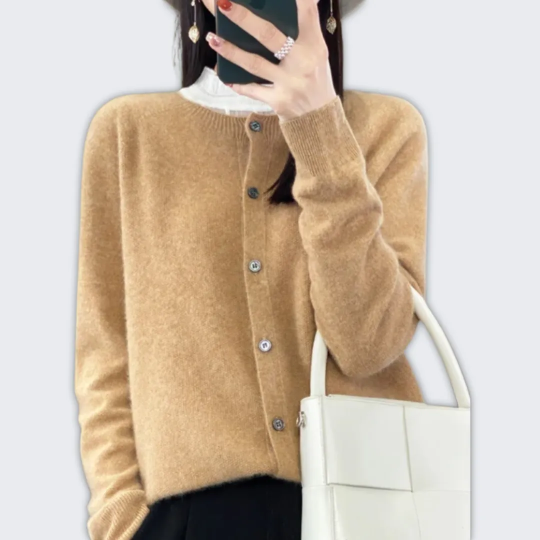 Luxurious Soft Wool Cardigan | Silke - Warmth & Style Combined