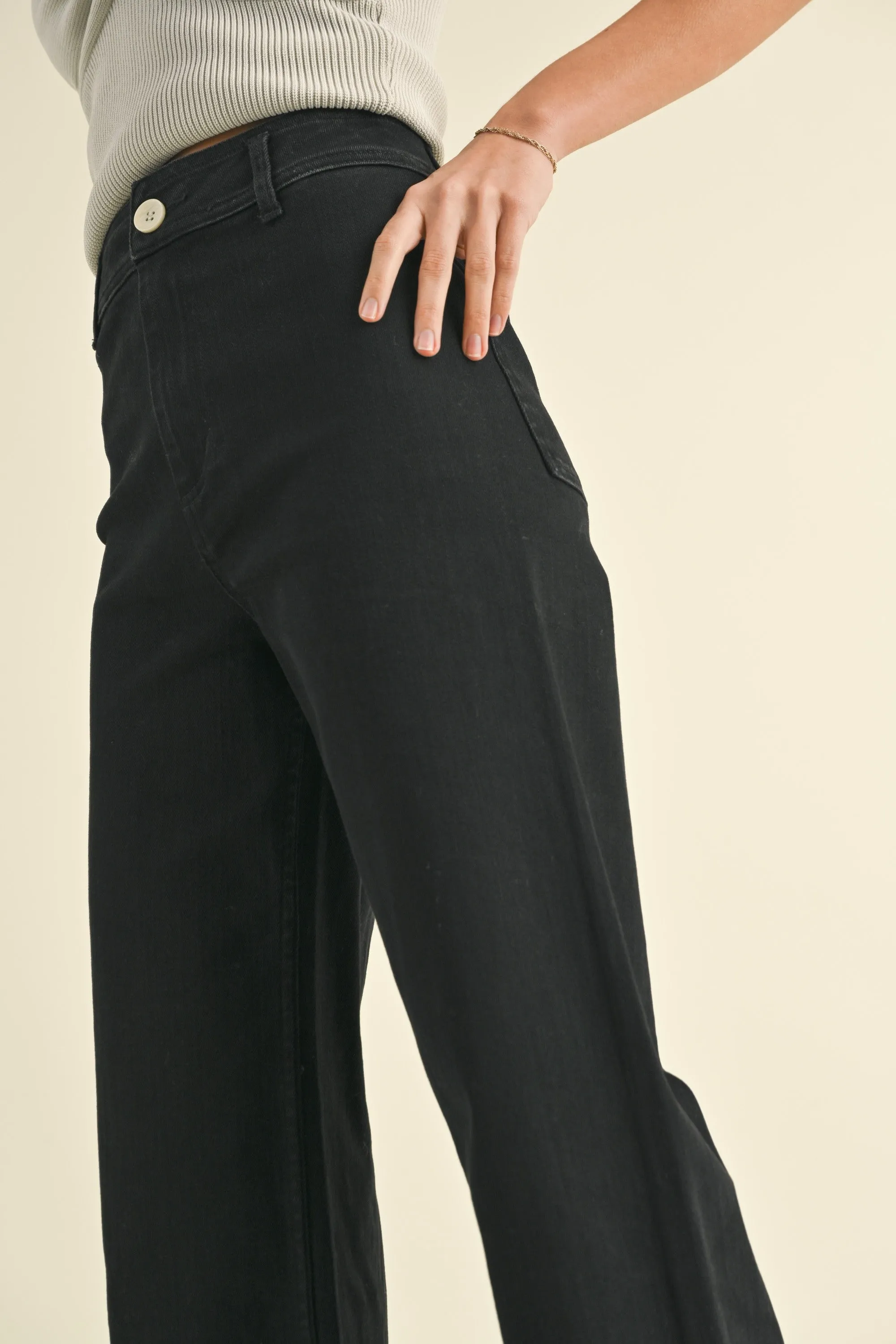 Mackenzie Straight Leg Pants: Black