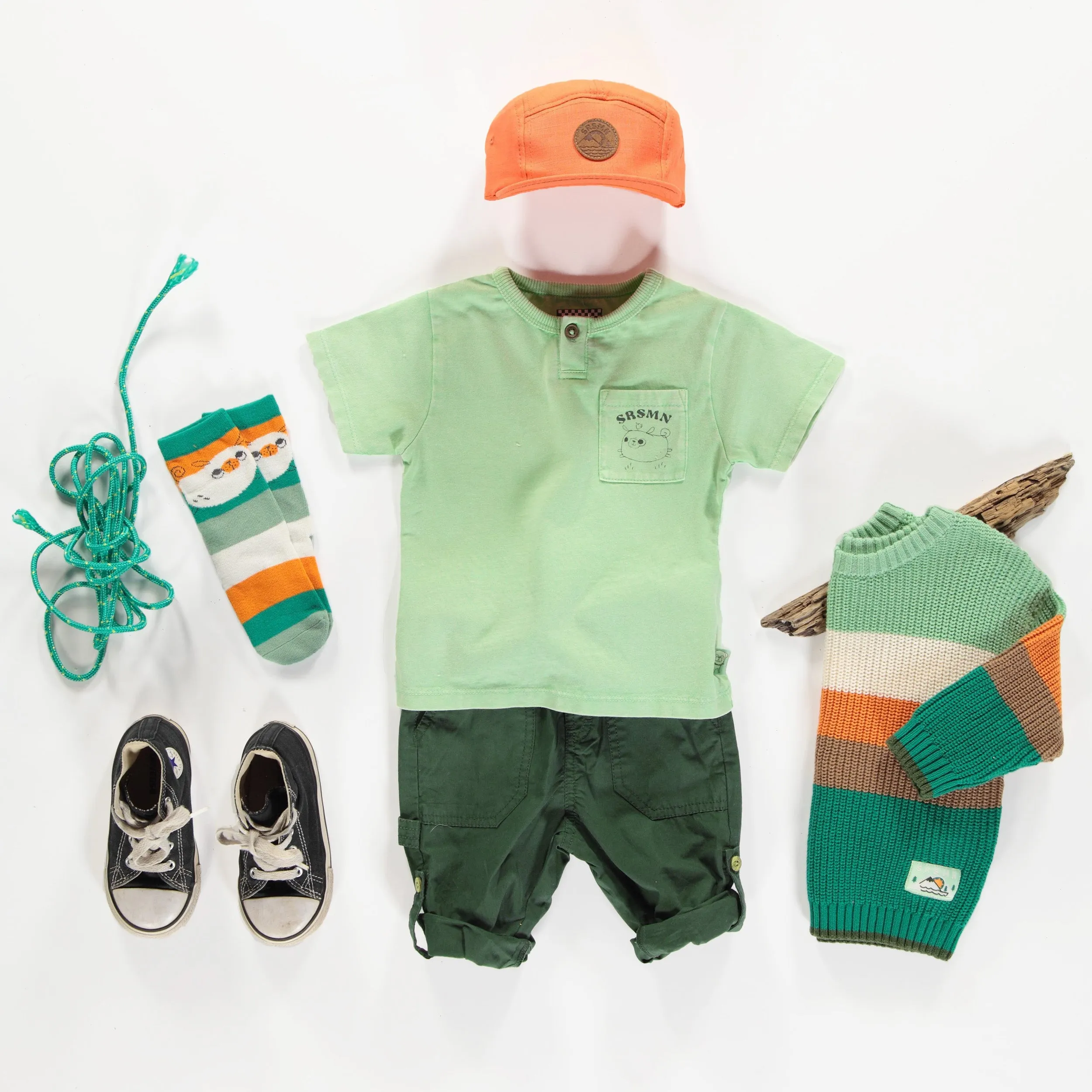 Pantalon kaki de coupe décontractée style cargo en coton, bébé || Khaki relaxed fit pants cargo style in cotton, baby